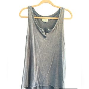 Universal thread, women’s gray tank top